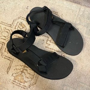 Womens teva sandles sz9